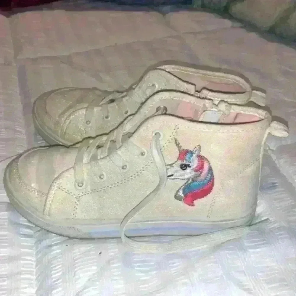 Unicorn sneaker size 1